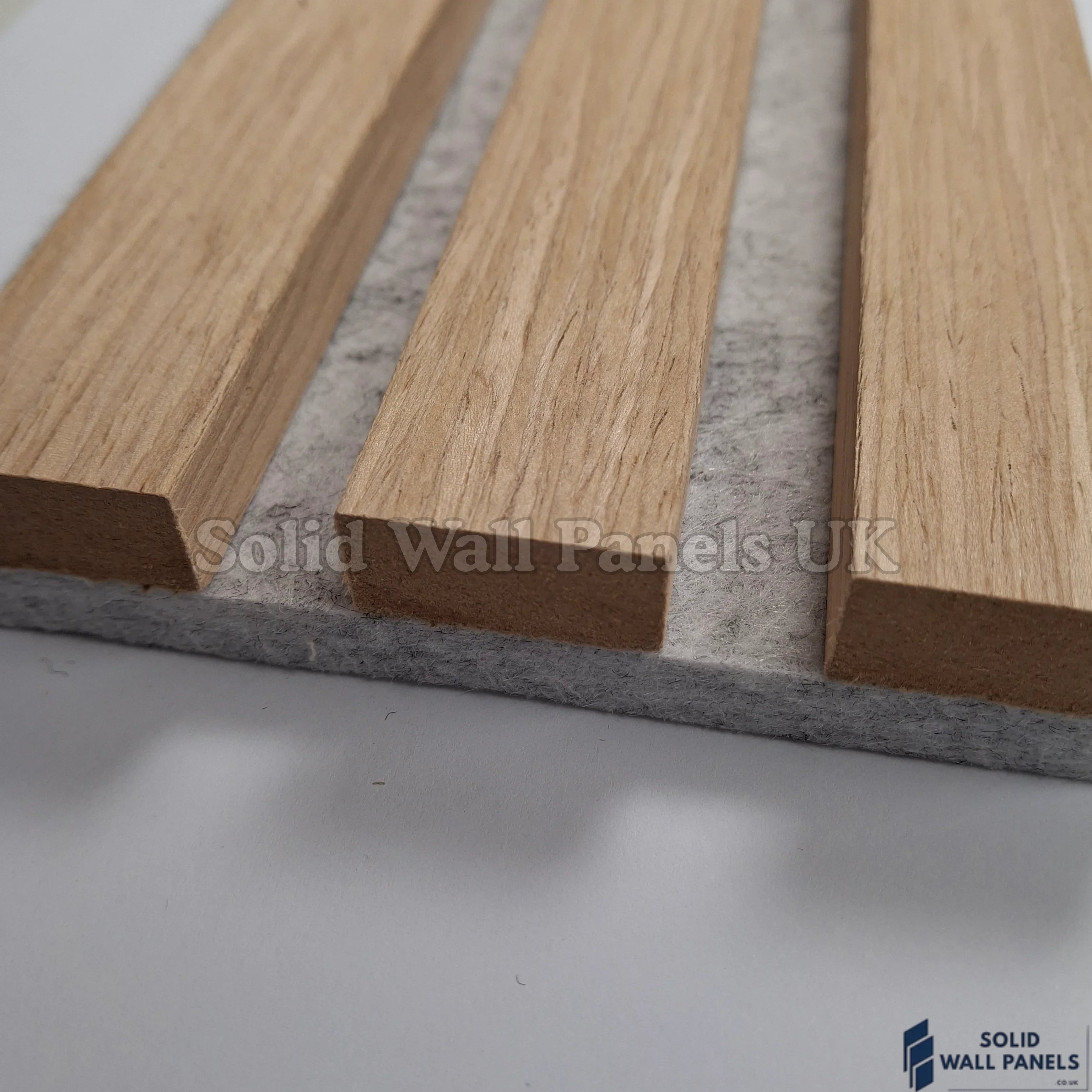 Premium 3 Sided Wood Veneer Oak Acoustic Slat Wall Panel – Grey Felt Backing 2400 × 320 mm (Pack Of 2)
